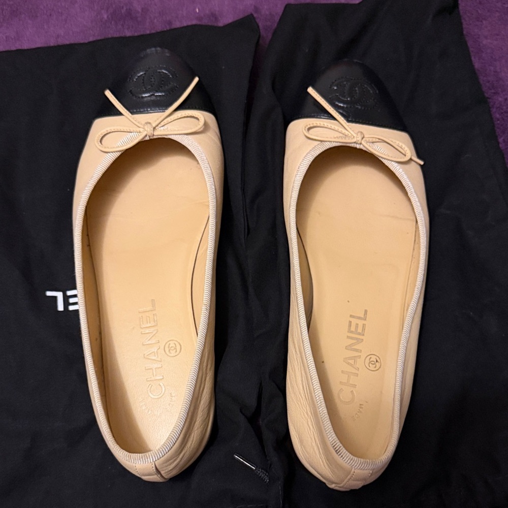 CHANEL Two-Tone Beige and Black Flats